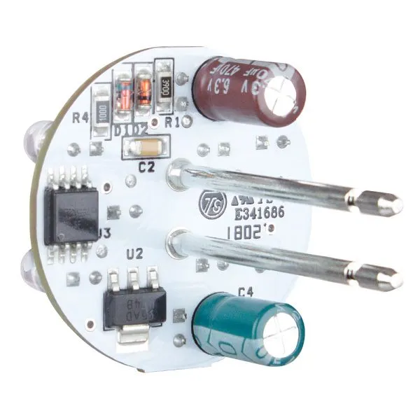 Cirkulärt kretskort på UltraBRITE-Mini LED sett underifrån, med kondensatorer, chip och två metallstift.