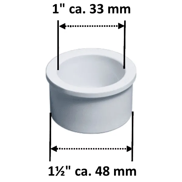PVC adapter 1,5" x 1" M/F med måttangivelser, innerdiameter ca 33 mm upptill och ytterdiameter ca 48 mm nedtill.