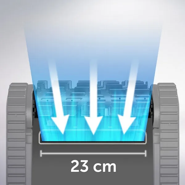 Zodiac RE 4200 poolrobot sedd framifrån med blå pilar som visar 23 cm bred insugsöppning mellan drivbanden.