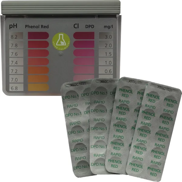 Mini PoolTester pH/klor med öppen färgskala för Phenol Red och DPD, samt fyra förpackningar med testtabletter.